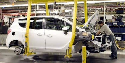 En la imagen, cadena de montaje de una fábrica de automoción.