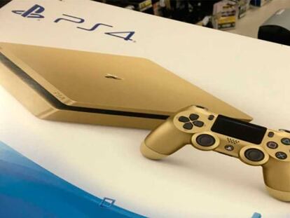 PS4 de color dorado