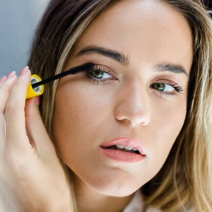 Artículo de EL PAÍS Escaparate sobre una máscara de pestañas waterproof.