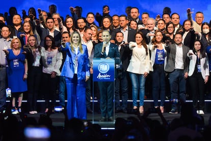PAN toman la protesta de los integrantes de la Comisión Permanente durante la 25 Asamblea Nacional .