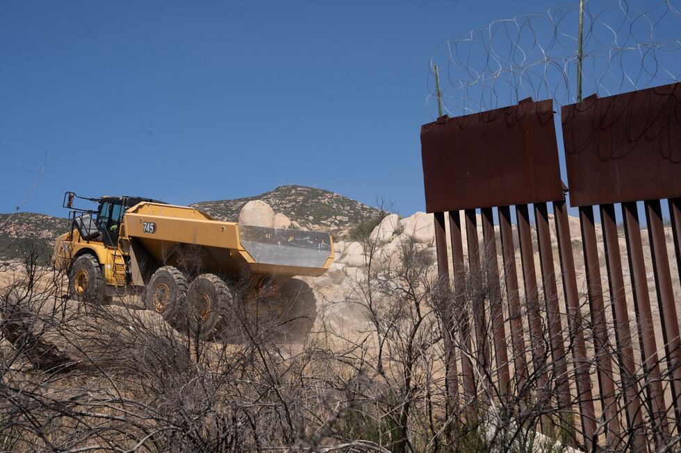 The US border wall is encroaching on Kumiai sacred territory | Fotos ...