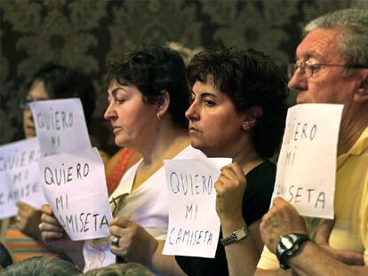 BARBERÁ OBLIGA A LAS VÍCTIMAS DEL METRO A QUITARSE LAS CAMISETAS