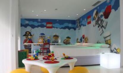 Habitación de Lego en el Hotel del Juguete, en Ibi (Alicante).