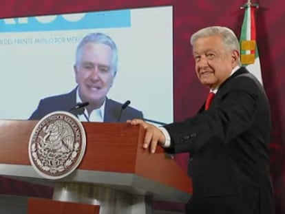 Andrés Manuel López Obrador habla sobre Santiago Creel, durante su conferencia matutina de este jueves.