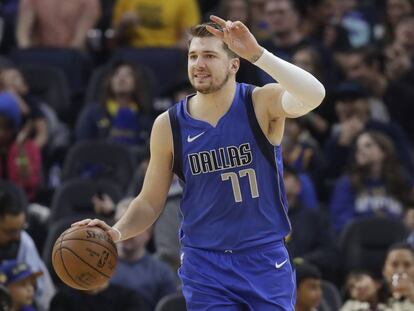 Doncic, en un partido entre Dallas y Golden State.