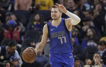 Doncic, en un partido entre Dallas y Golden State.