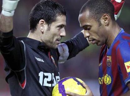 Palop y Henry, en un momento del encuentro de vuelta de los octavos de final de la Copa.