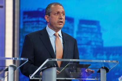 El candidato Brad Lander participa en el debate de las primarias demócratas, este 4 de junio en Nueva York.