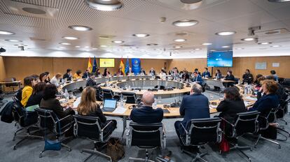 La ministra de Hacienda y Función Pública, María Jesús Montero, mantiene un encuentro con representantes del Comité de Control Presupuestario del Parlamento Europeo, este martes en la sede del Ministerio.