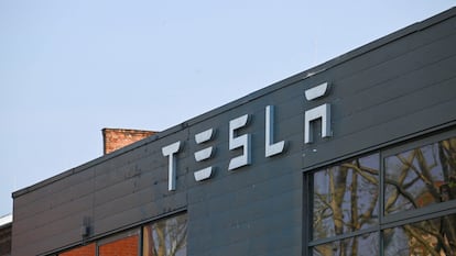 Logo de Tesla.
