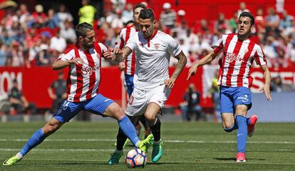 Vitolo se intenta marchar de Lillo.