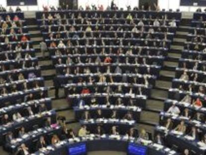 Miembros de la Euroc&aacute;mara durante una sesi&oacute;n de votaci&oacute;n en el Parlamento Europeo en Estrasburgo, Francia.