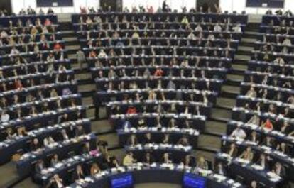 Miembros de la Euroc&aacute;mara durante una sesi&oacute;n de votaci&oacute;n en el Parlamento Europeo en Estrasburgo, Francia.