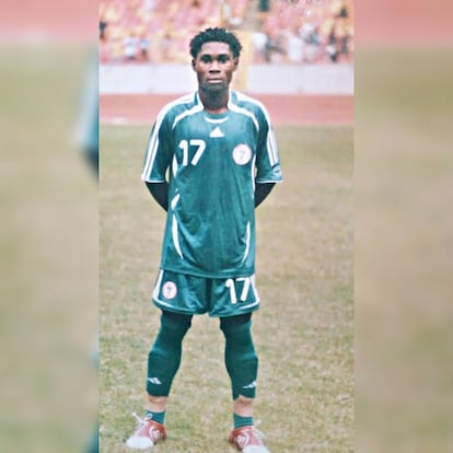 Felix Orode durante un partido de la selección sub-20 de Nigeria.