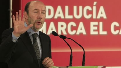 Alfredo Pérez Rubalcaba, durante un acto celebrado ayer en Sevilla.
