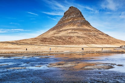 Kirkjuffel es una montaña de origen volcánico situada en Grundarfjörður, en la península de Snæfellsnes.