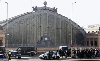 Vista de la estación de Atocha (Madrid) tras ser desalojada.