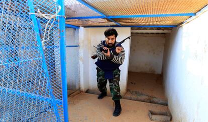 Uno de los centros de internamiento de presos que ha sido liberado al este de Libia.