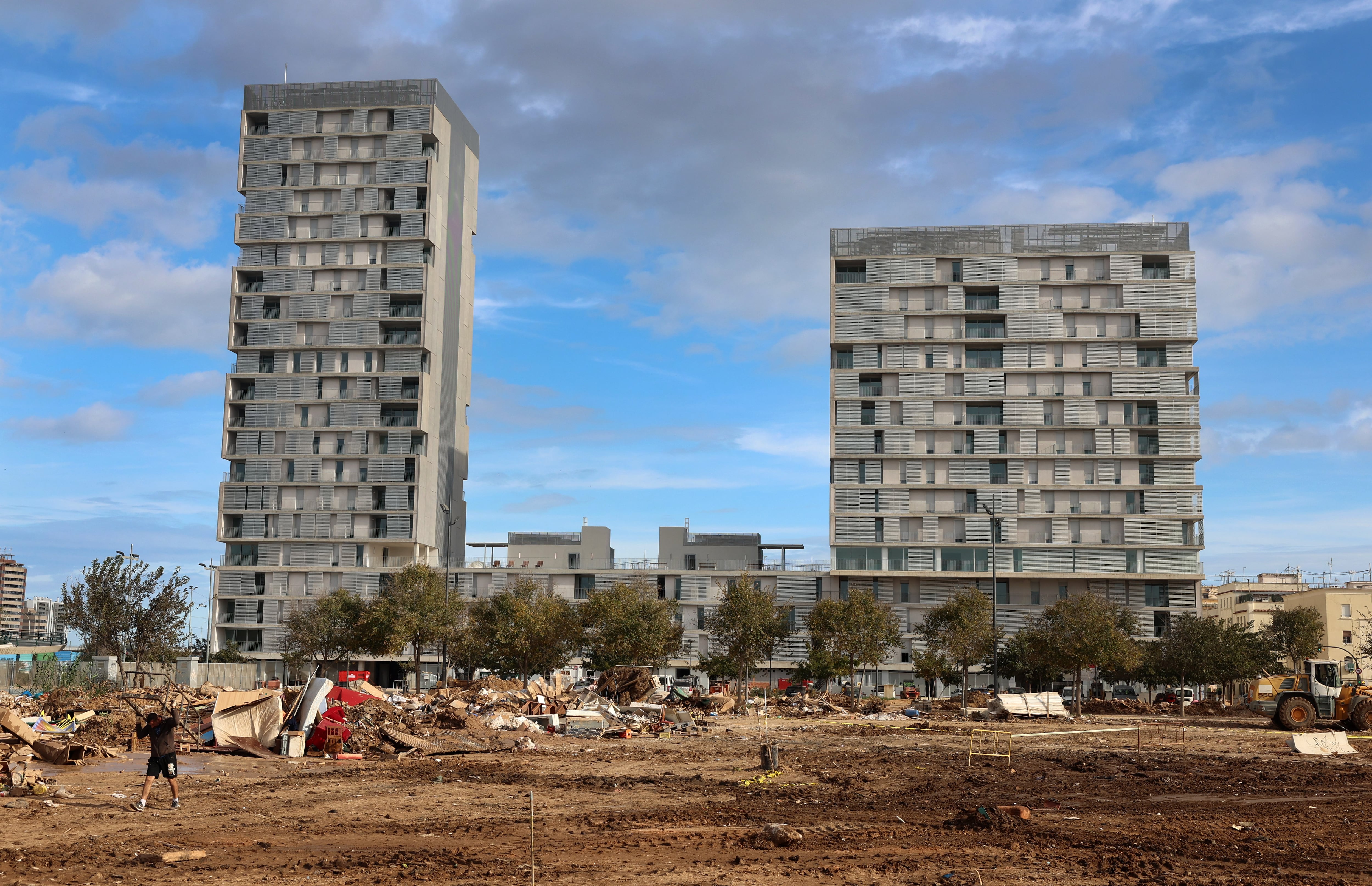 El bloque de 184 viviendas sociales de Valencia al que debían trasladarse afectados por la dana tiene los sótanos inundados 