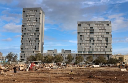 Edificio situado en La Torre, Valencia, donde se trabaja para realojar a familias que se han quedado sin hogar tras el paso de la dana.