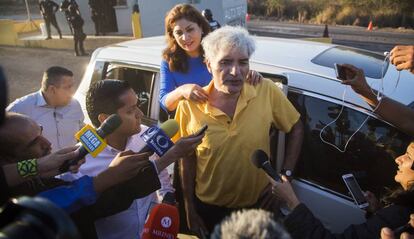 José Manuel Mireles, líder de las autodefensas de Michoacán, al ser liberado tras pasar casi tres años en la cárcel.