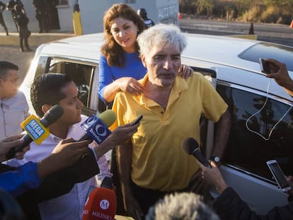 Jos&eacute; Manuel Mireles, l&iacute;der de las autodefensas de Michoac&aacute;n, al ser liberado tras pasar casi tres a&ntilde;os en la c&aacute;rcel.