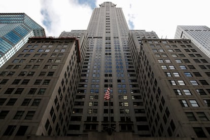 El edificio Chrysler, uno de los edificios más emblemáticos de Nueva York, ha sido vendido a pérdidas por sus propietarios, la firma de inversiones emiratí Mubadala y el grupo inmobiliario Tishman Speyer, según informa el diario 'Wall Street Journal'. En la imagen, la fachada del rascacielos Chrysler.