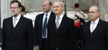 El jefe del Ejecutivo, Mariano Rajoy (izquierda), y los ministros de Defensa, Pedro Morenés, e Interior, Alberto Fernández Díaz.