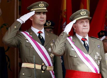 Los Reyes han sido acompañados por los Príncipes de Asturias en el desfile militar de hoy en Zaragoza