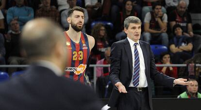 Velimir Perasovic, durante el partido que este jueves enfrentó al Baskonia contra el Real Madrid.