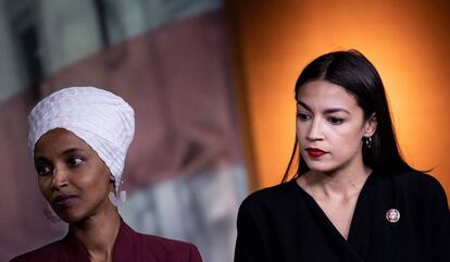 Ilhan Omar y Alexandria Ocasio-Cortez, el lunes en Washington.