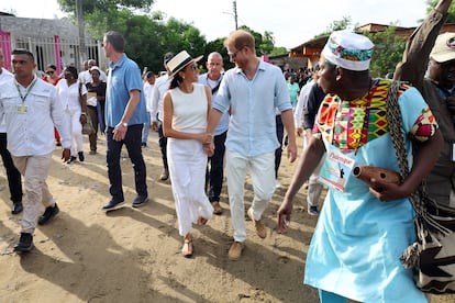 El día continuó con una visita a San Basilio de Palenque, que ubicado en el Caribe colombiano es el primer pueblo libre de América, donde conversaron con líderes sobre la identidad cultural, el racismo estructural y los avances hacia las reparaciones históricas por la esclavitud.
