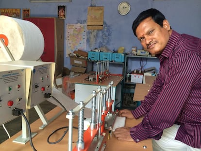 Muruganantham, el inventor de la máquina, cree que la higiene durante la menstruación supone un paso hacia la igualdad de género.