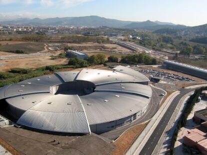 Vista aèria de l'edifici que acull el sincrotró Alba, a Cerdanyola del Vallès.