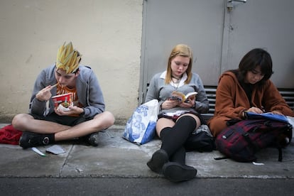 Siempre hay momento para el descanso en estas maratonianas jornadas por el salón del manga de Barcelona.