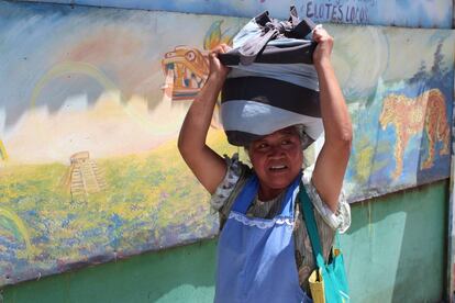 Mujer trabajadora en El Salvador.