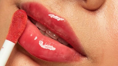 The lip oil trend is sweeping the market due to its three powerful effects.