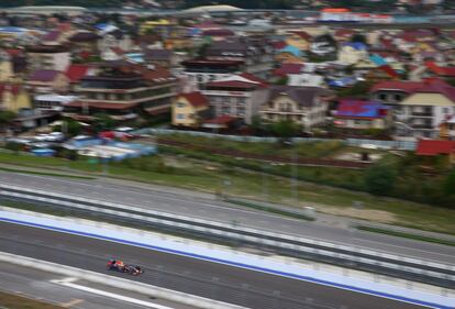 El piloto del equipo Red Bull, Kvyat, en el circuito de Sochi