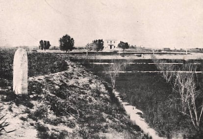 Imagen tomada por Pedro Ibarra del monolito en 1898.