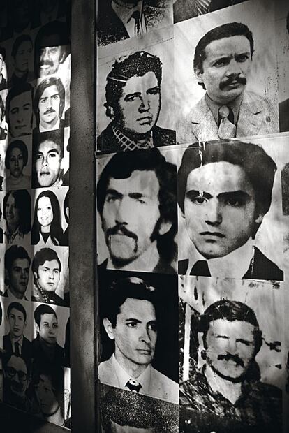 Detalle del mural de los desaparecidos en la Escuela Superior de Mecánica de la Armada (ESMA), el centro de detención y tortura de la dictadura militar argentina.