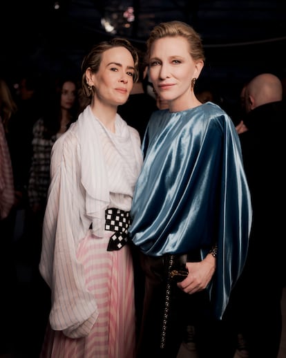 Sarah Paulson y Cate Blanchett posan en el desfile de Louis Vuitton otoño - invierno 2024.