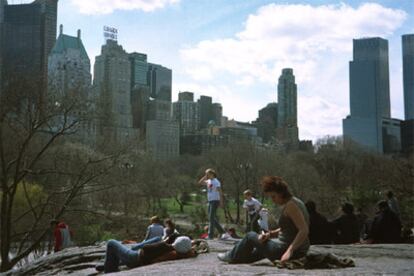 Jóvenes en un parque de Nueva York.