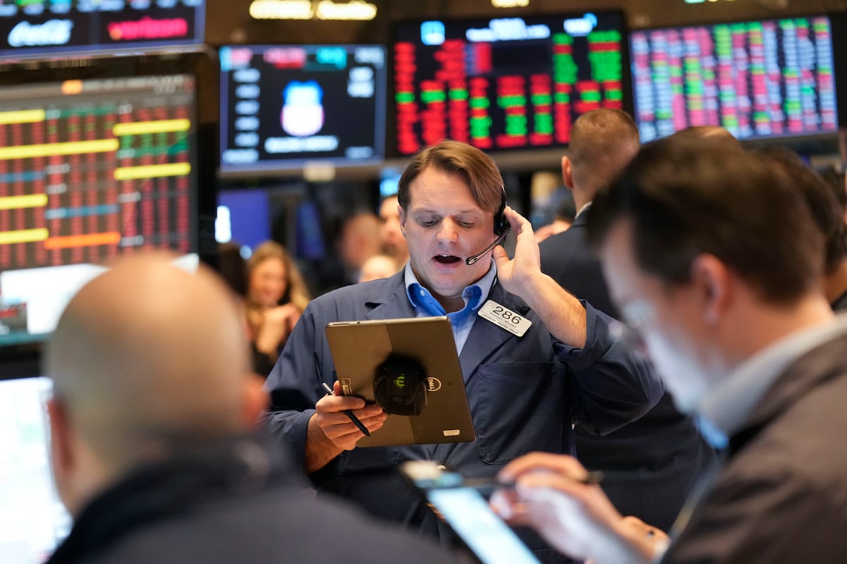 Dividendos a prueba de volatilidad: aristócratas que suben más del 10% en el año y cotizan en máximos históricos 