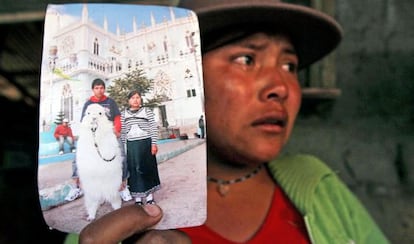 Angelita Lala en una foto con su esposo, Luis Freddy Lala Pomavilla, ecuatoriano que se salvó de la matanza de 72 migrantes en México en 2010.