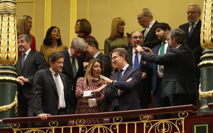 Algunos de los presidentes autonómicos momentos antes del inicio de la solemne conmemoración del 40 aniversario de la Constitución que se celebra en el Congreso de los Diputados.