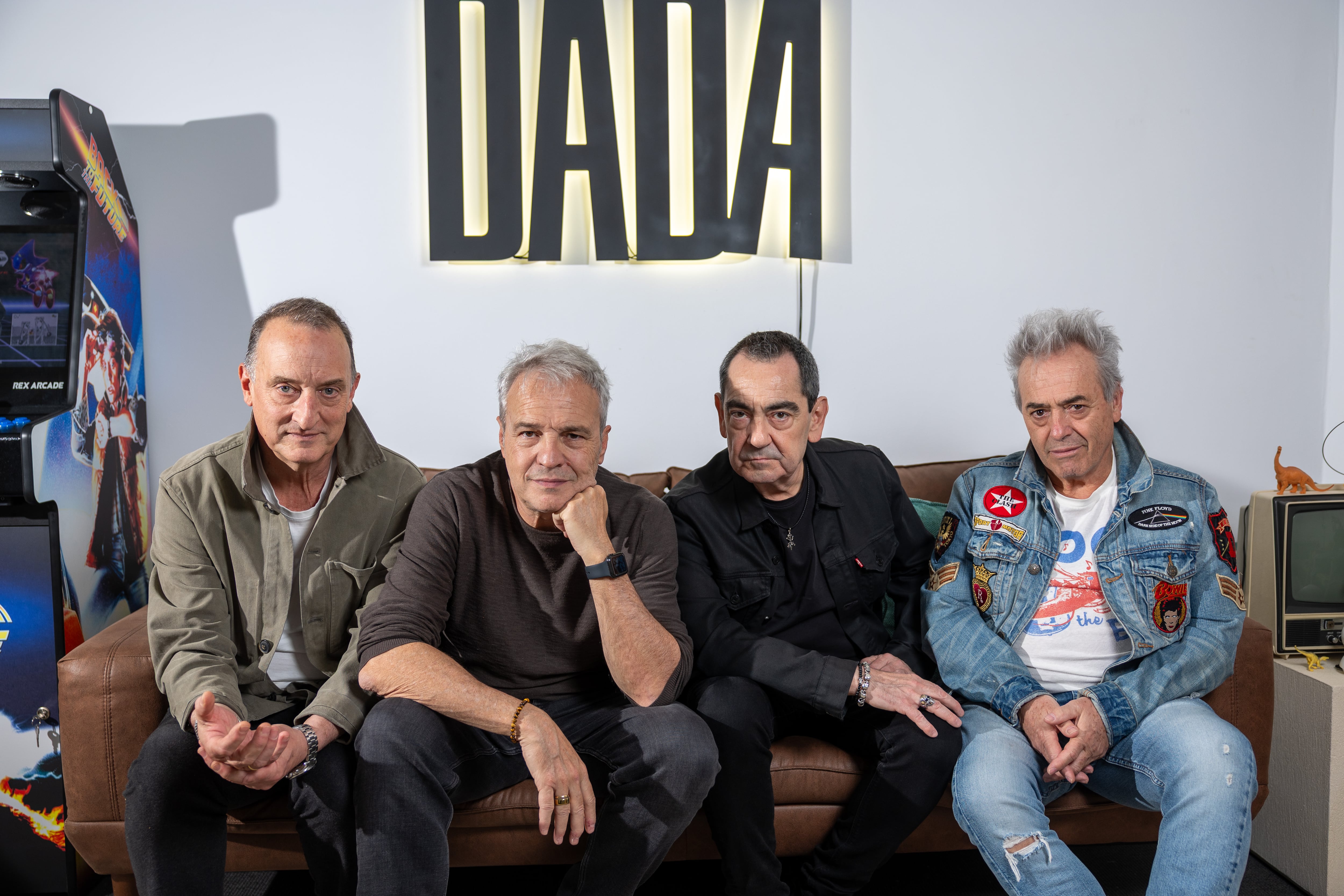 Los Hombres G, las ‘fans’, las pedradas y una resurrección americana: “Queremos seguir riéndonos de todo”