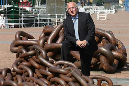 José Luis Álvarez, tras la rueda de prensa que ofreció en el Museo Marítimo de Bilbao.