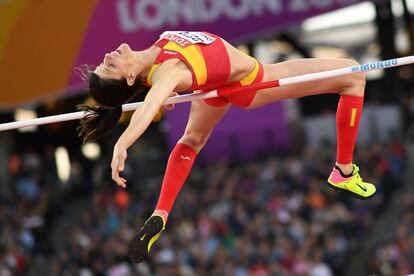 La saltadora cántabra Ruth Beitia (1979) entró en el mundo de la política cuando en 2008 fue elegida miembro del comité ejecutivo regional del Partido Popular de Cantabria. Tres años más tarde, Beitia, que fue la primer mujer española en conseguir la medalla de oro en atletismo en los Juegos Olímpicos de 2016, tomó posesión como diputada en el Parlamento de Cantabria. En 2015, volvió a renovar su cargo.