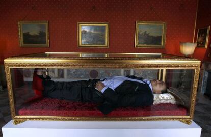 La figura de cera del exprimer ministro Silvio Berlusconi en la exposición 'El sueño de los italianos'
