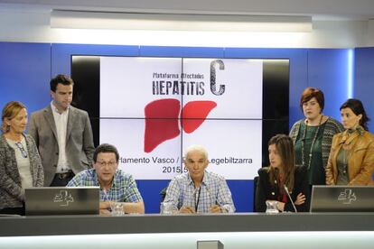 Los enfermos de hepatitis C junto a los portavoces parlamentarios